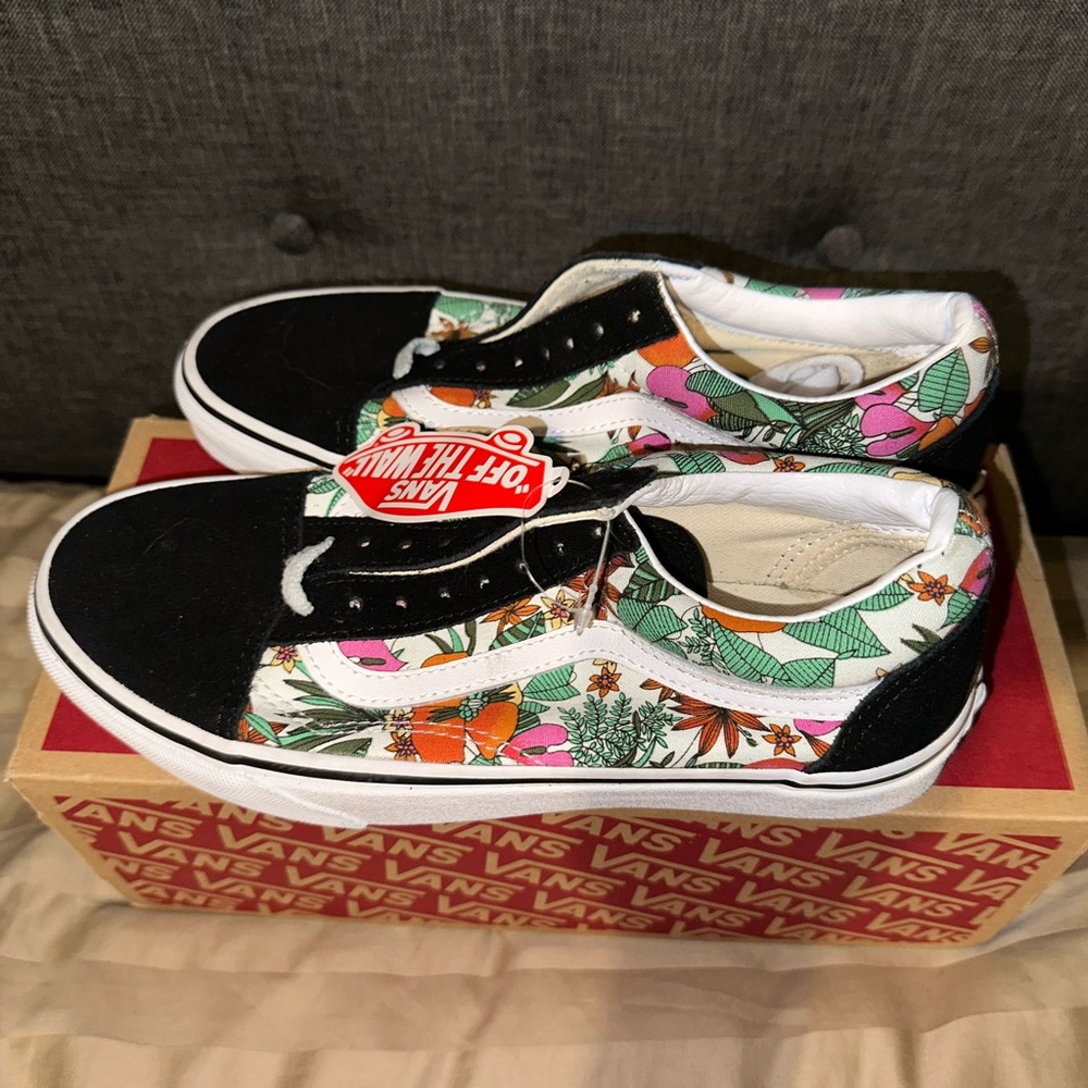Vans - Picture 2 of 4